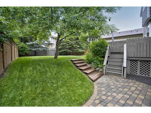 15 Strathaven Circle Sw, Calgary, AB - Outdoor