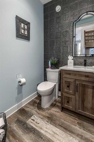 34131 Township Road 262, Rural Rocky View County, AB - Indoor Photo Showing Bathroom