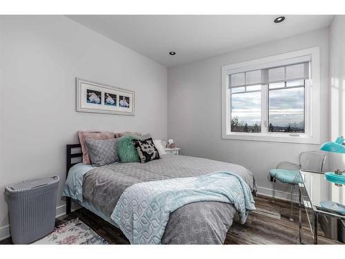 34131 Township Road 262, Rural Rocky View County, AB - Indoor Photo Showing Bedroom