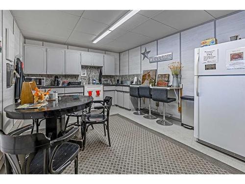 34131 Township Road 262, Rural Rocky View County, AB - Indoor Photo Showing Kitchen