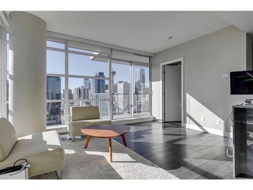 2107-1122 3 Street Se, Calgary, AB - Indoor Photo Showing Living Room