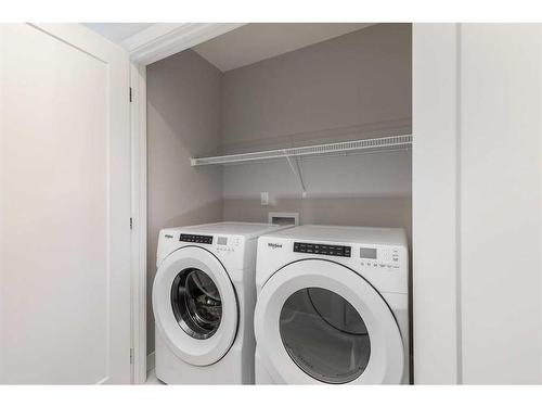 121 Dawson Circle, Chestermere, AB - Indoor Photo Showing Laundry Room