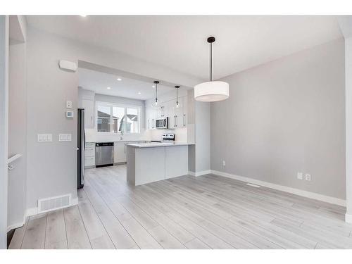 121 Dawson Circle, Chestermere, AB - Indoor Photo Showing Kitchen