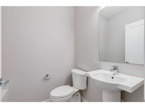 121 Dawson Circle, Chestermere, AB - Indoor Photo Showing Bathroom