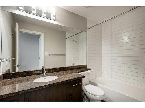 802-55 Spruce Place Sw, Calgary, AB - Indoor Photo Showing Bathroom