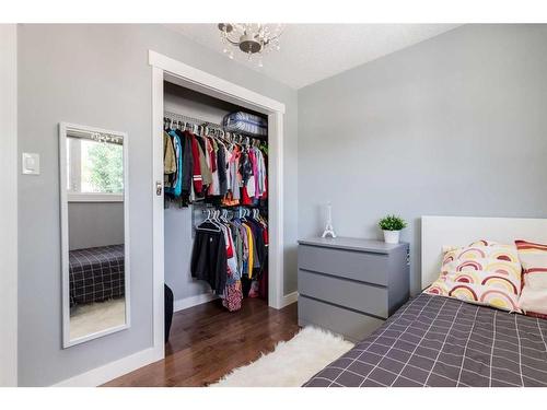 3423 Bowmanten Place Nw, Calgary, AB - Indoor Photo Showing Bedroom