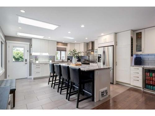 3423 Bowmanten Place Nw, Calgary, AB - Indoor Photo Showing Kitchen With Upgraded Kitchen