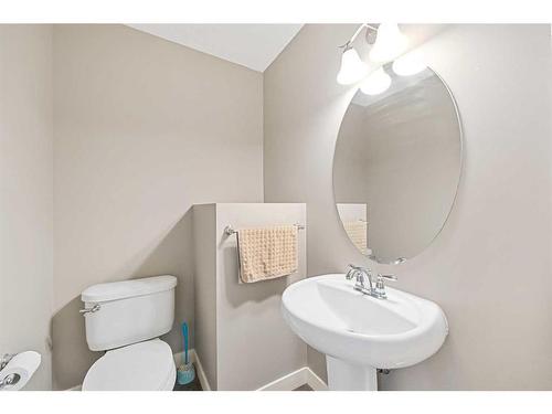 695 New Brighton Drive Se, Calgary, AB - Indoor Photo Showing Bathroom