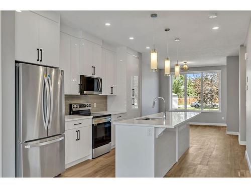 28 A Green Meadow Crescent, Strathmore, AB - Indoor Photo Showing Kitchen With Upgraded Kitchen