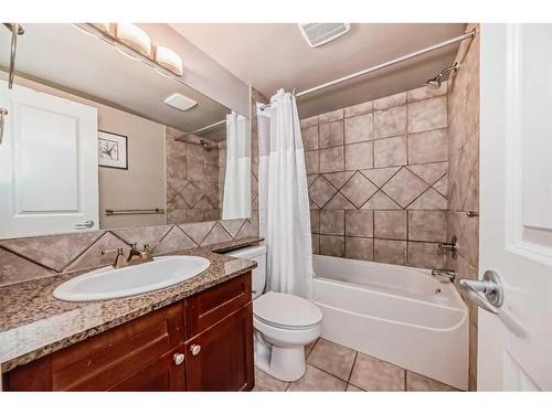 401-1027 1 Avenue Nw, Calgary, AB - Indoor Photo Showing Bathroom