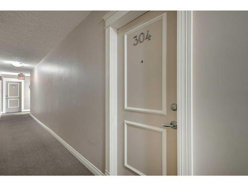 304-835 18 Avenue Sw, Calgary, AB - Indoor Photo Showing Other Room