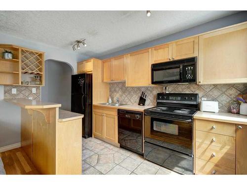 304-835 18 Avenue Sw, Calgary, AB - Indoor Photo Showing Kitchen