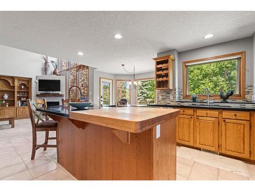 170 Valley Glen Heights Nw, Calgary, AB - Indoor Photo Showing Kitchen