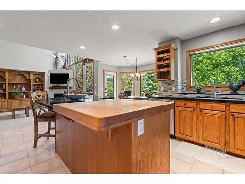 170 Valley Glen Heights Nw, Calgary, AB - Indoor Photo Showing Kitchen