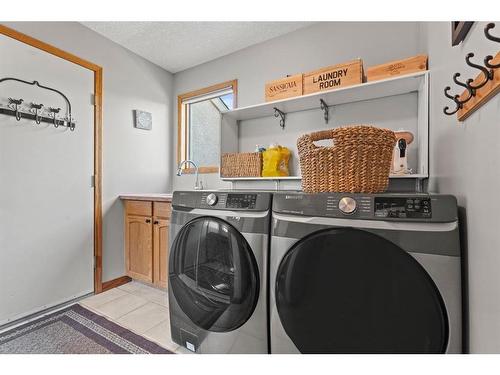 170 Valley Glen Heights Nw, Calgary, AB - Indoor Photo Showing Laundry Room