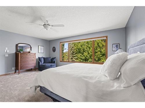 170 Valley Glen Heights Nw, Calgary, AB - Indoor Photo Showing Bedroom