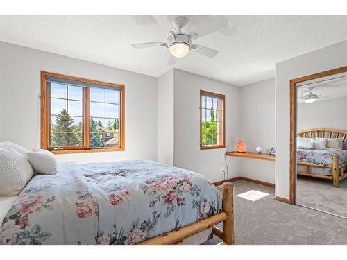 170 Valley Glen Heights Nw, Calgary, AB - Indoor Photo Showing Bedroom