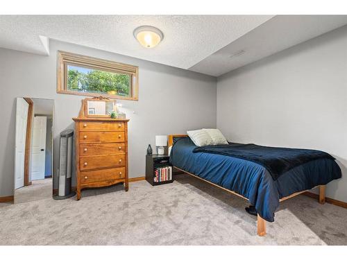 170 Valley Glen Heights Nw, Calgary, AB - Indoor Photo Showing Bedroom