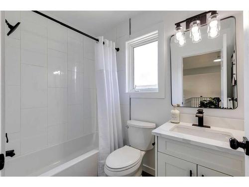 16 Hawktree Close Nw, Calgary, AB - Indoor Photo Showing Bathroom