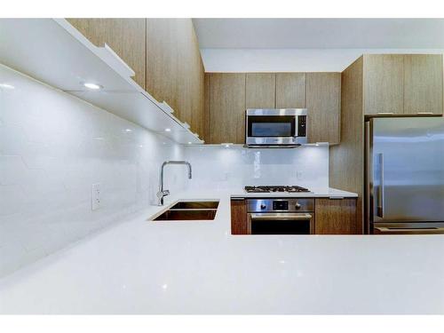 222-823 5 Avenue Nw, Calgary, AB - Indoor Photo Showing Kitchen