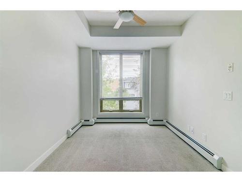 222-823 5 Avenue Nw, Calgary, AB - Indoor Photo Showing Bathroom