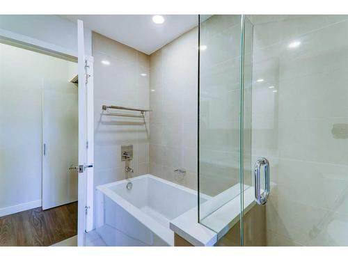 222-823 5 Avenue Nw, Calgary, AB - Indoor Photo Showing Bathroom