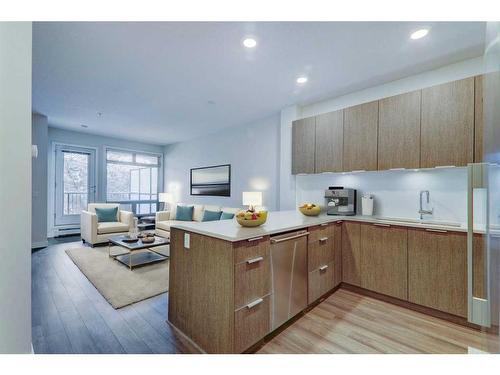 222-823 5 Avenue Nw, Calgary, AB - Indoor Photo Showing Kitchen