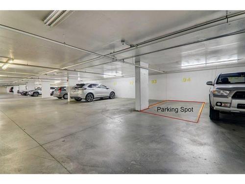 222-823 5 Avenue Nw, Calgary, AB - Indoor Photo Showing Garage