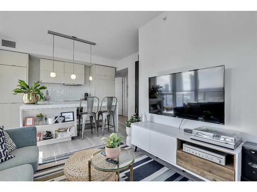 2104-615 6 Avenue Se, Calgary, AB - Indoor Photo Showing Living Room