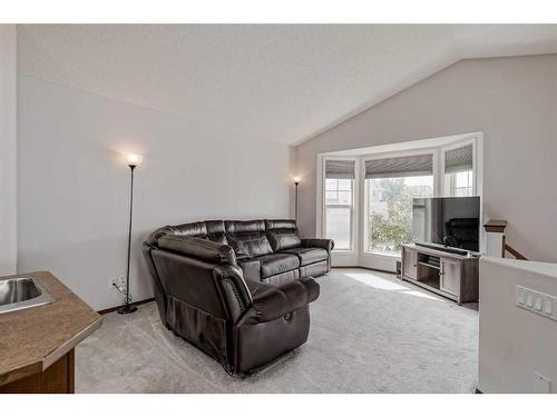 14 Cranberry Close Se, Calgary, AB - Indoor Photo Showing Living Room