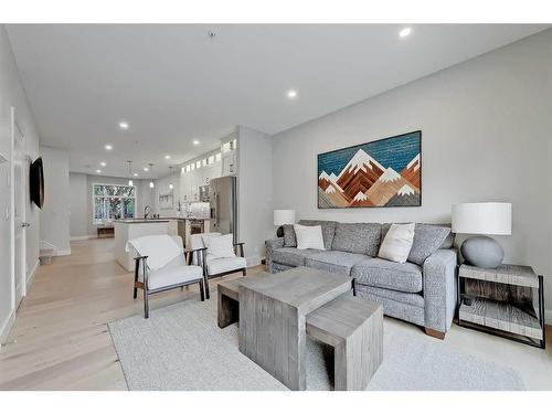 12-11 Scarpe Drive Sw, Calgary, AB - Indoor Photo Showing Living Room