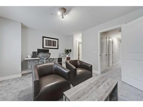 12-11 Scarpe Drive Sw, Calgary, AB - Indoor Photo Showing Bathroom