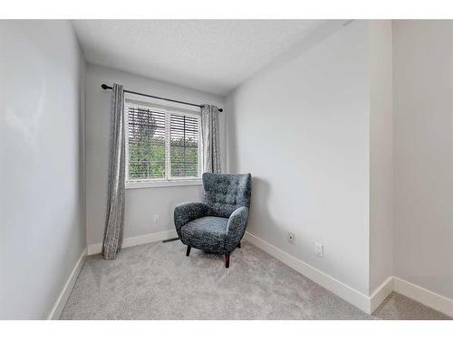 12-11 Scarpe Drive Sw, Calgary, AB - Indoor Photo Showing Bathroom