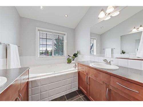 12-11 Scarpe Drive Sw, Calgary, AB - Indoor Photo Showing Bathroom