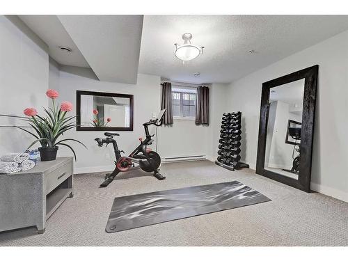 12-11 Scarpe Drive Sw, Calgary, AB - Indoor Photo Showing Bathroom