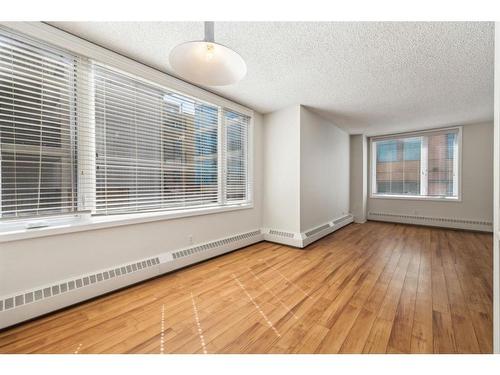 210-310 8 Street Sw, Calgary, AB - Indoor Photo Showing Other Room