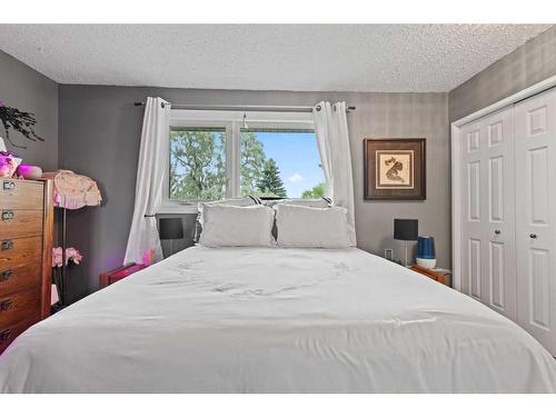 6659 Temple Drive Ne, Calgary, AB - Indoor Photo Showing Bedroom