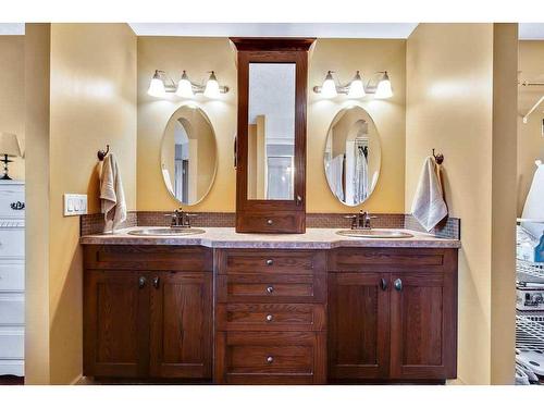 501 High Park Boulevard Nw, High River, AB - Indoor Photo Showing Bathroom