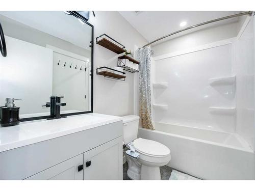 132 Castlegreen Close Ne, Calgary, AB - Indoor Photo Showing Bathroom