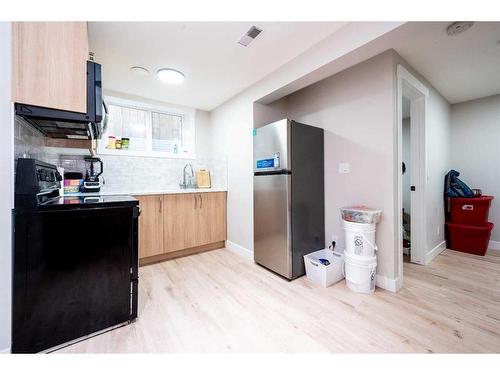 132 Castlegreen Close Ne, Calgary, AB - Indoor Photo Showing Kitchen