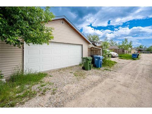 132 Castlegreen Close Ne, Calgary, AB - Outdoor