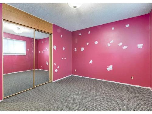 6144 Maddock Drive Ne, Calgary, AB - Indoor Photo Showing Other Room