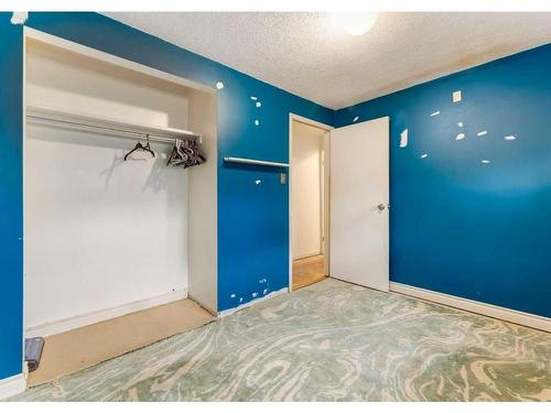 6144 Maddock Drive Ne, Calgary, AB - Indoor Photo Showing Other Room