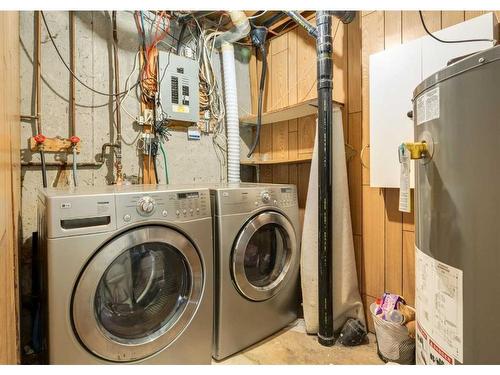 6144 Maddock Drive Ne, Calgary, AB - Indoor Photo Showing Laundry Room