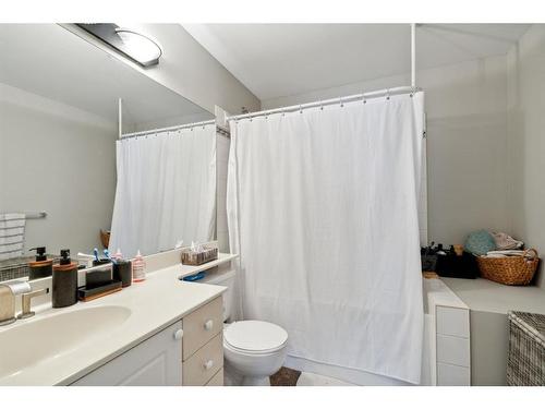 111-923 15 Avenue Sw, Calgary, AB - Indoor Photo Showing Bathroom