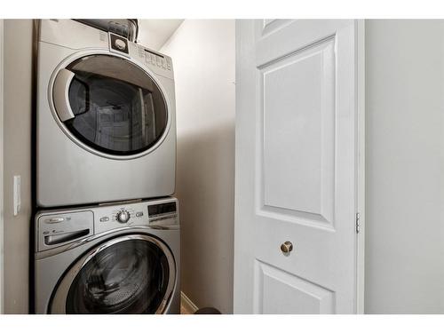 111-923 15 Avenue Sw, Calgary, AB - Indoor Photo Showing Laundry Room