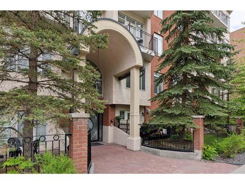 111-923 15 Avenue Sw, Calgary, AB - Outdoor