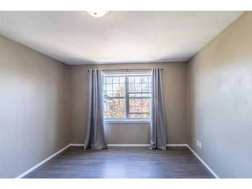 220 Covehaven Road Ne, Calgary, AB - Indoor Photo Showing Other Room
