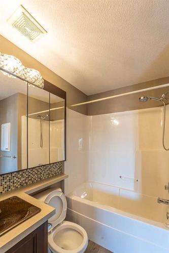 220 Covehaven Road Ne, Calgary, AB - Indoor Photo Showing Bathroom