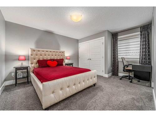 36 Rockyvale Green Nw, Calgary, AB - Indoor Photo Showing Bathroom